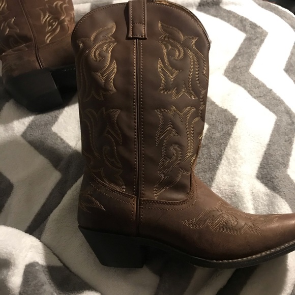 NWOT never worn brown Laredo cowgirl boots! - Picture 11 of 12